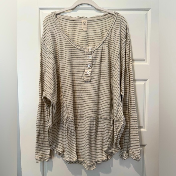 We The Free Tops - We the Free L Gray/White Striped Tunic